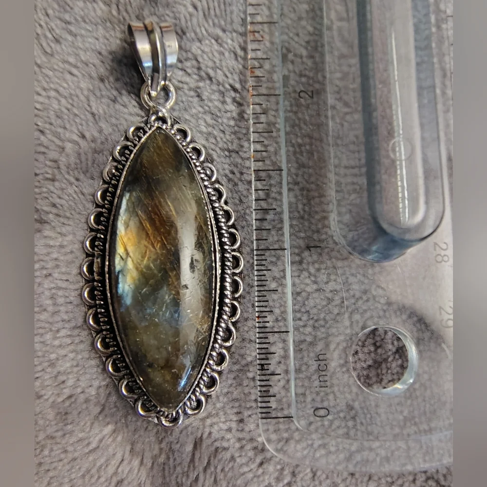 Marquis Labradorite And Silver Pendant - Picture 6 of 7
